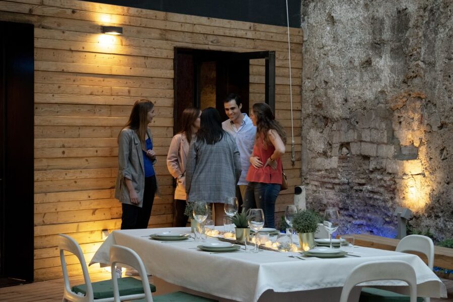 Valencia: Old Town Tour, Wine & Tapas in an 11th c. Monument - The Central Market timing trap