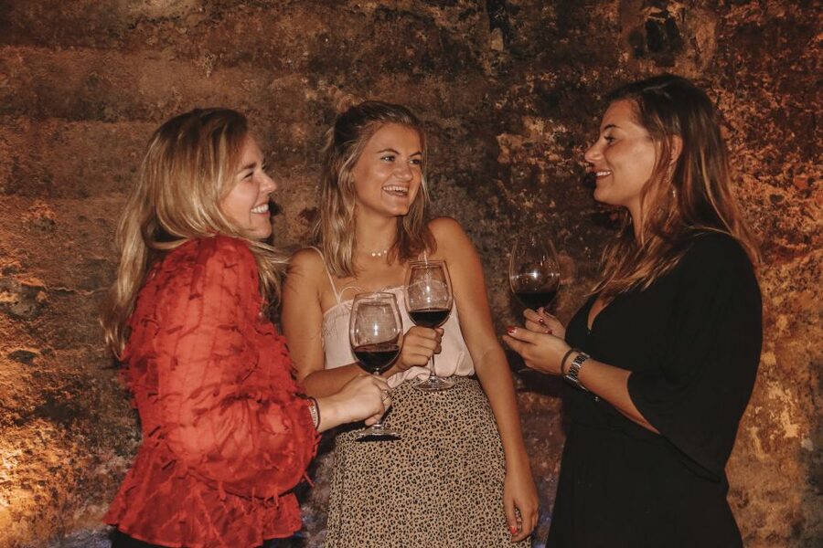 Valencia: Old Town Tour, Wine & Tapas in an 11th c. Monument - What the guides add to the experience