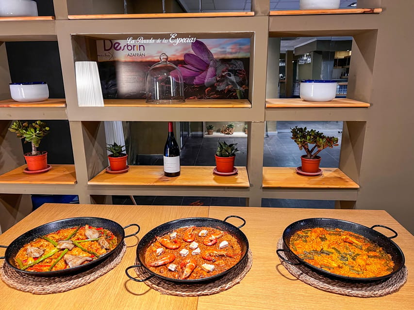 Valencia: Paella Cooking Class with Central Market Tour - Key points at a glance