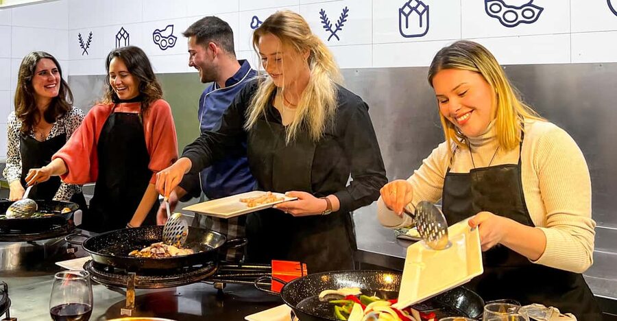 Valencia: Paella Cooking Class with Central Market Tour - Why paella makes sense in Valencia