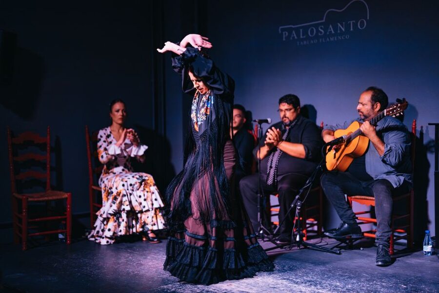 Valencia: Palosanto Flamenco Show Ticket - The short break and the bar at the back