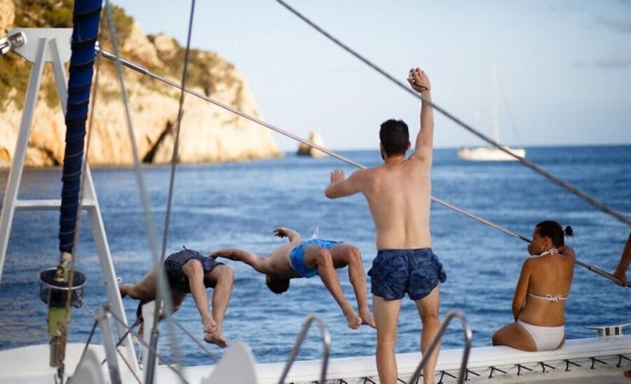 Valencia: Sailing Catamaran Cruise with Valencian Lunch - The swim stop near Valencia’s shore