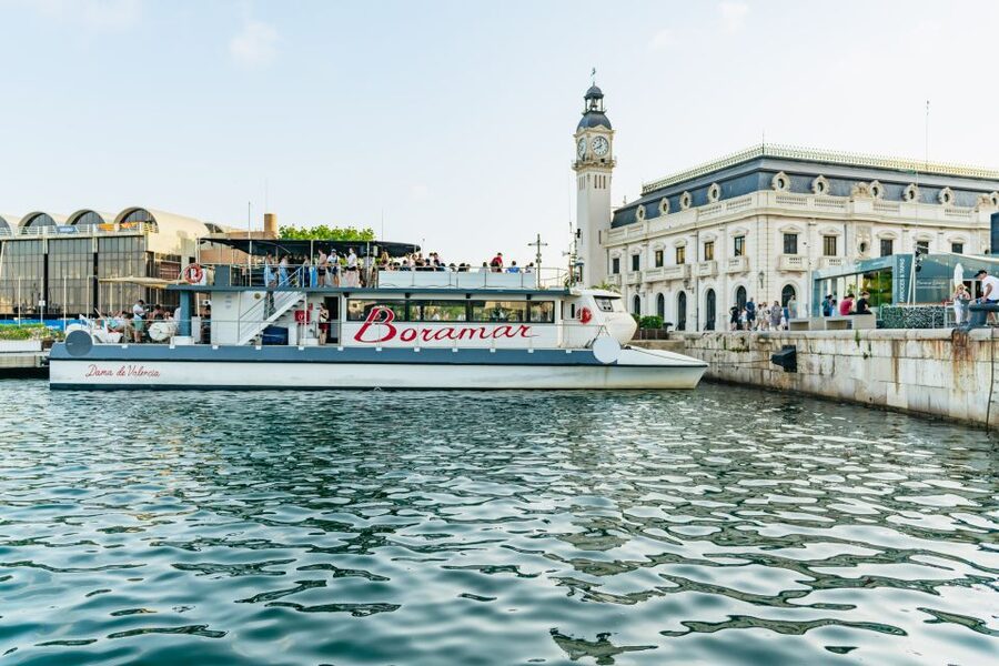 Valencia: Sunset or Daytime Catamaran Cruise with Drink - Is the Boat Good for Couples, Families, or Groups?