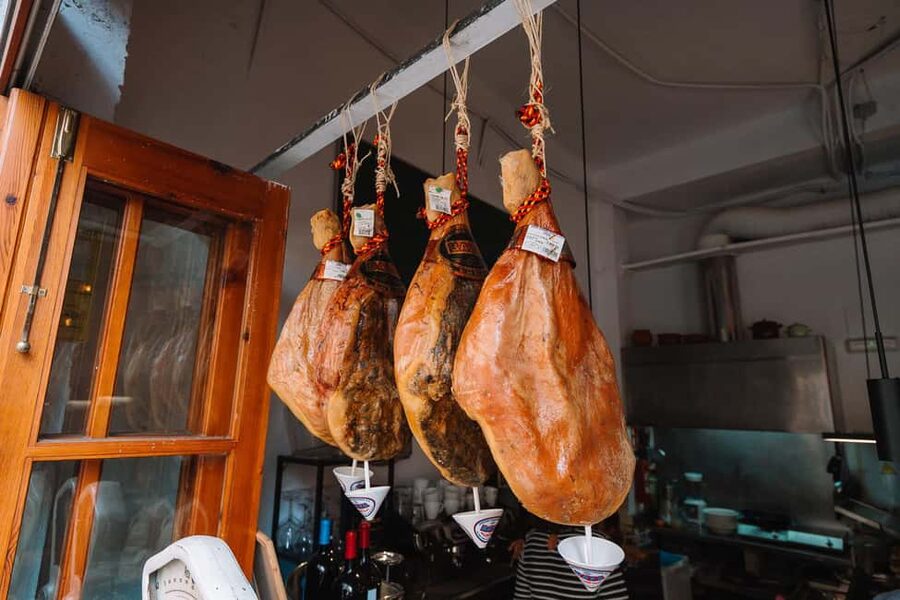 Valencia: Tapas and Drinks Evening Tour - Booking details that affect your plans