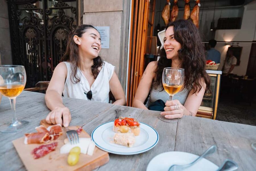 Valencia: Tapas and Drinks Evening Tour - Why the guides matter