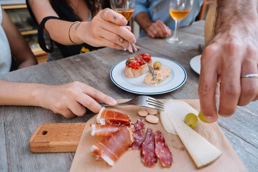 Valencia: Tapas and Drinks Evening Tour - A relaxed look at Valencia beyond paella