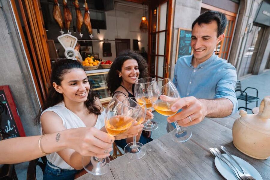 Valencia: Tapas and Drinks Evening Tour - Stop one: Start with small bites and local customs