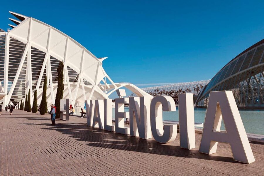 Valencia: Top 25 Highlights Guided Bike Tour - Why a bicycle works so well in Valencia