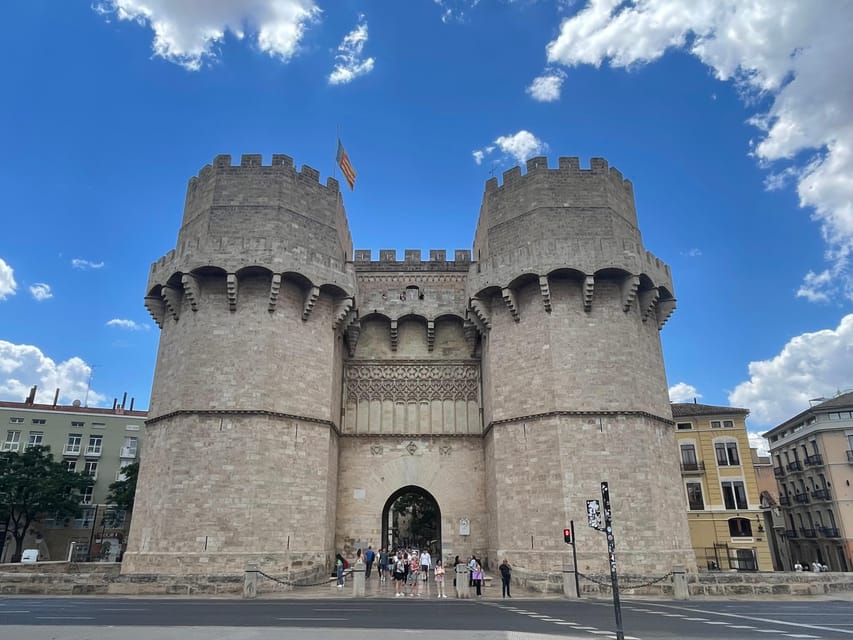Valencia: Top 25 Highlights Guided Bike Tour - Regular bike or e-bike?