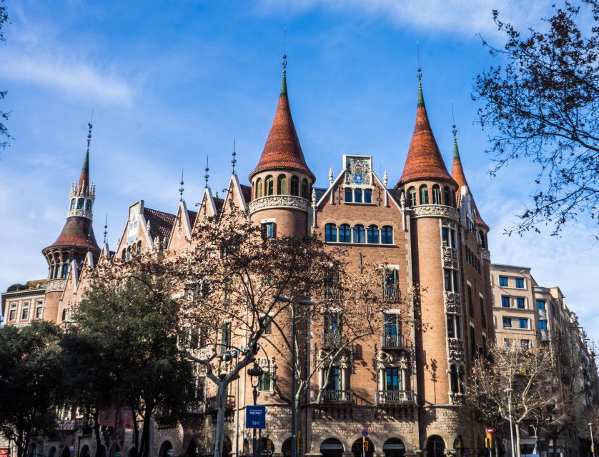 Welcome to Barcelona: Private Tour with a Local - Three hours for Barcelona’s old center and daily life